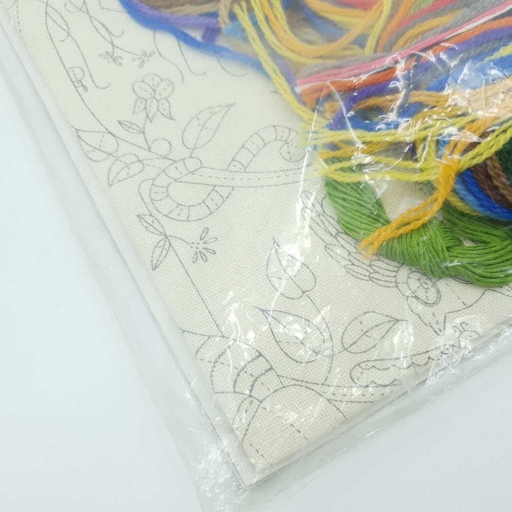 NEW VTG Dimensions Crewel Tree of Life Ellen Silver 1981 14"x20" Needlework Kit - Picture 7 of 7